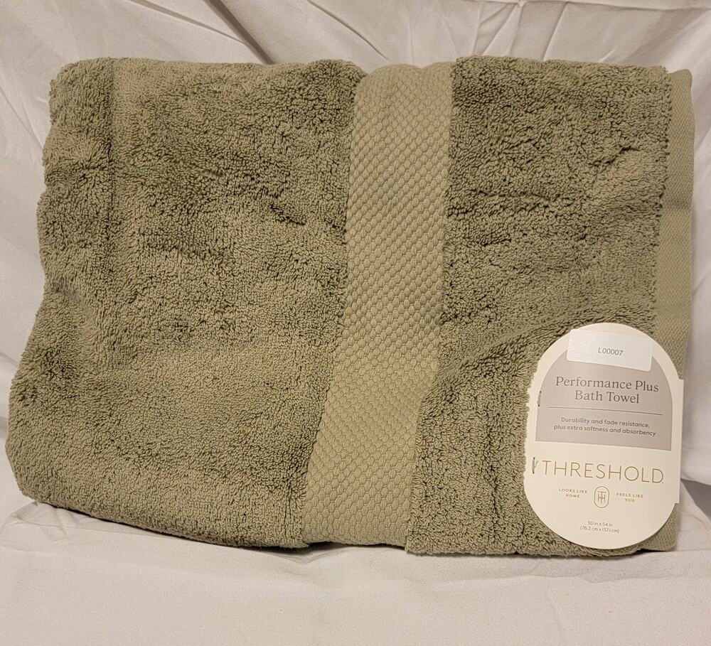 THRESHOLD Bathtowel 30x54 in Light Green